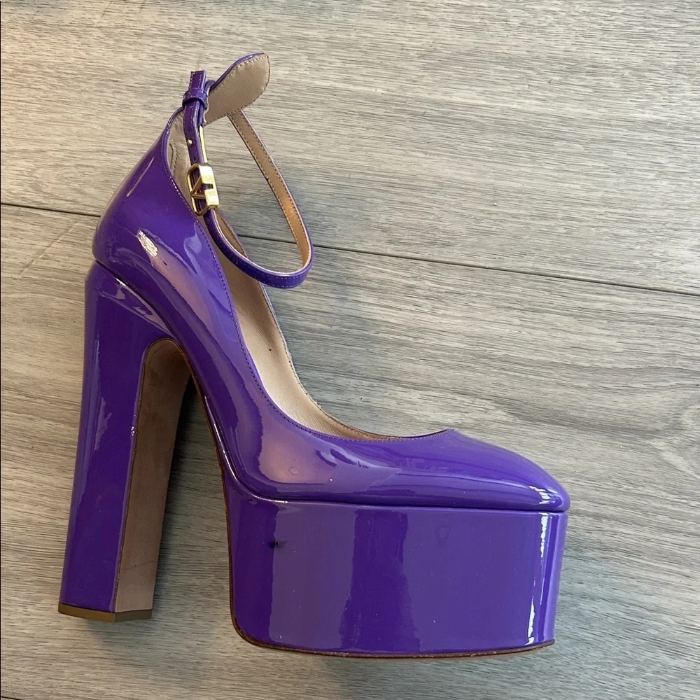 ONE SHOE Valentino Garavani Glossy Purple Platform Heels 38 1/2